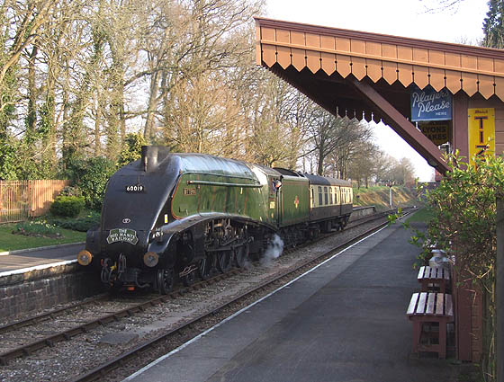 5197 from the Churnet Valley Railway waits on the up platform while on the 
